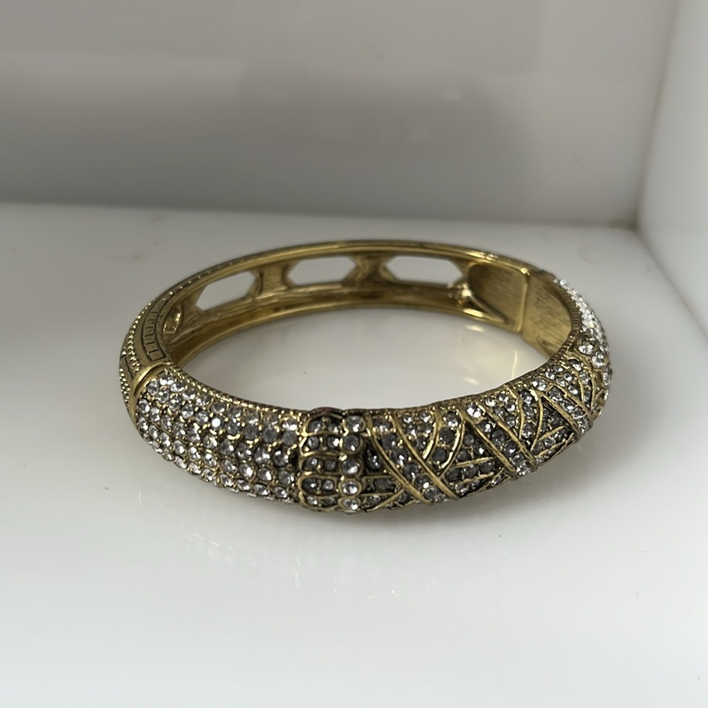 Heidi Daus hinged bangle bracelet Gold Tone - Picture 2 of 5